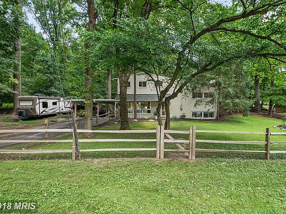 Fenced front and rear private oasis