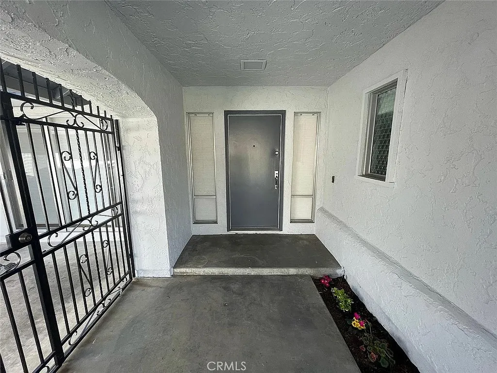 4 bed, 1872 sqft, $4,900 — Photo 4