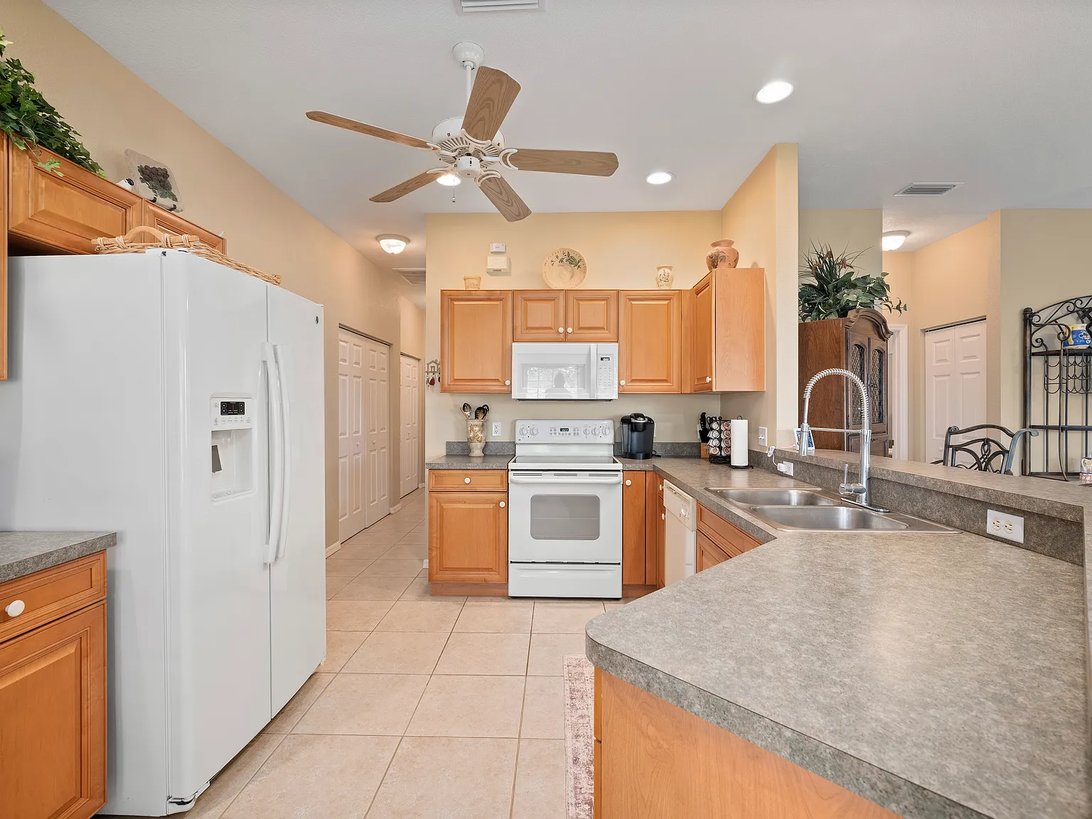 2 bed, 1368 sqft, $4,000 — Photo 3