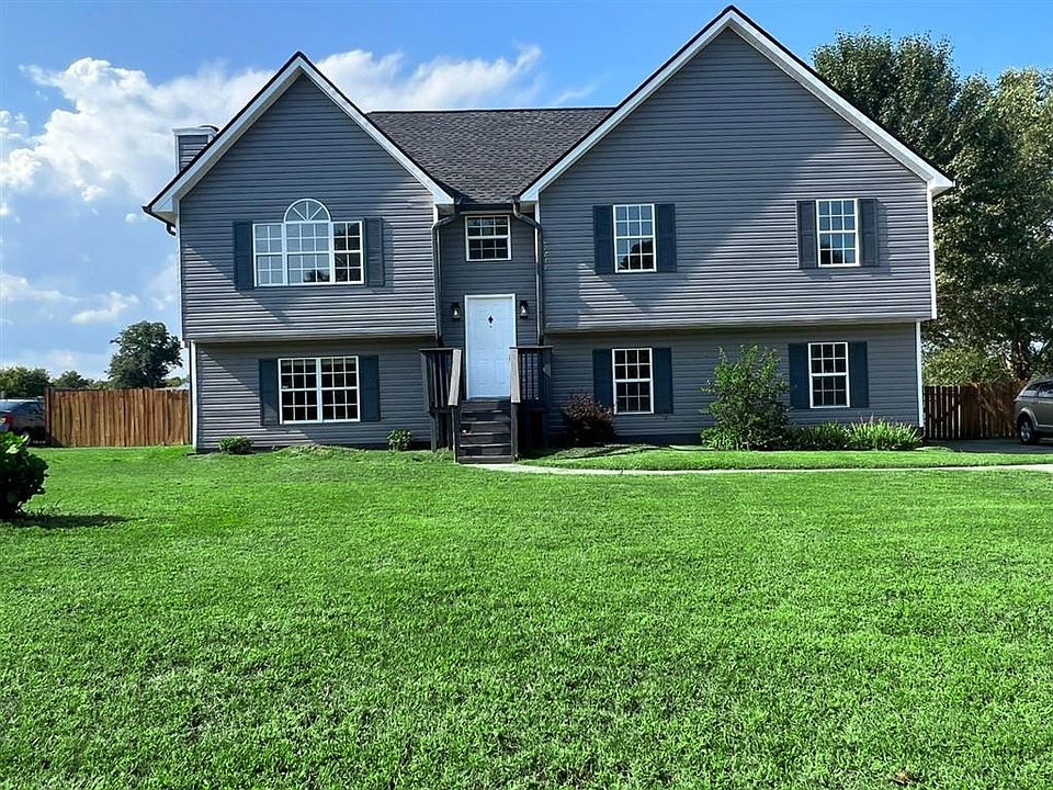 1st image of 32 Auburn Dr SW