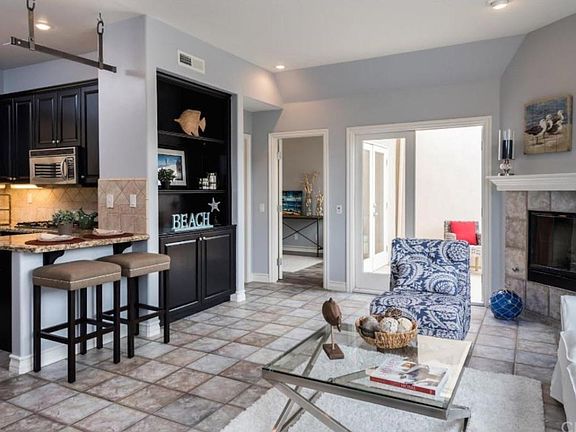 3rd image of 720 Marguerite Ave #2