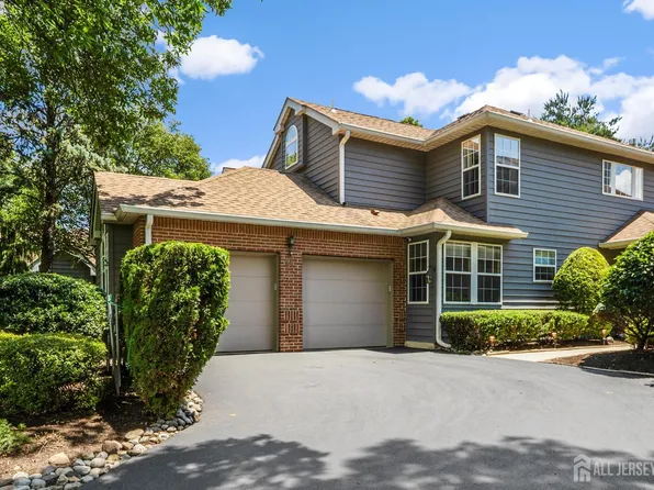 95 Fairway Blvd, Monroe Township, NJ 08831