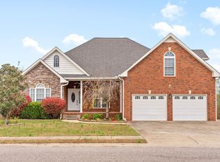 1537 Edgewater Ln, Clarksville, TN 37043