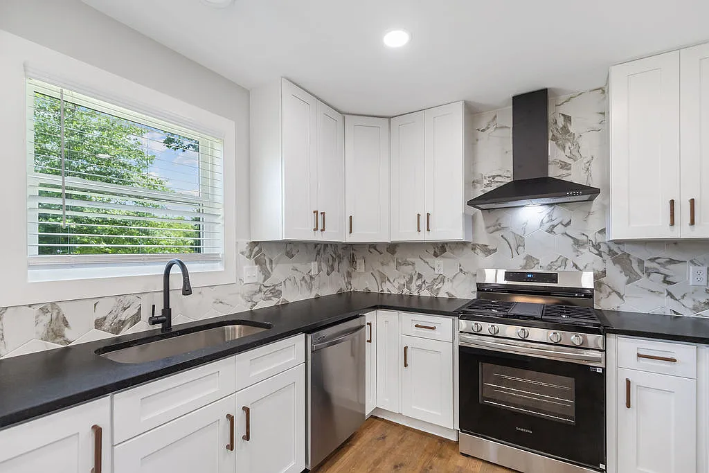 3 bed, 1350 sqft, $1,955 — Photo 4