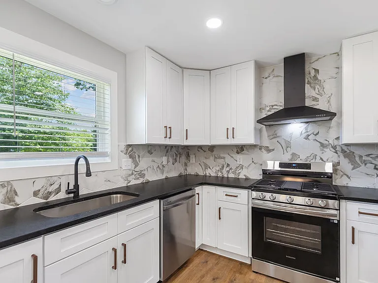 809 Carson Dr — Photo 5