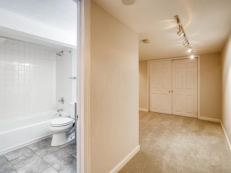 1246 Jackson St — Photo 30