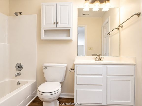 5th image of 405 Live Oak St #B