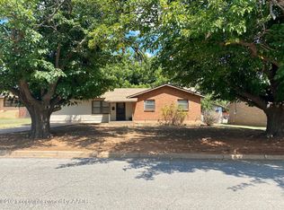 906 Avenue M NW, Childress, TX 79201