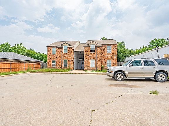 2nd image of 104 N Heights Dr APT 2