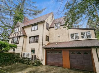 16 Cedar Ln, Flushing, NY 11363