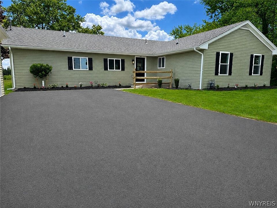 1st image of 1581 Bowen Rd