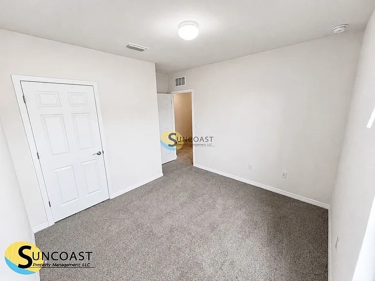 2518 NE 6th Pl — Photo 23