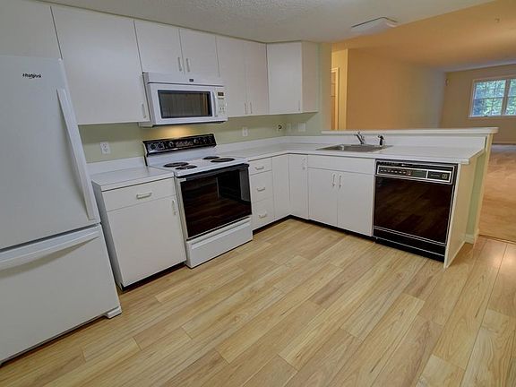 3rd image of 22 Weatherly Dr Unit 2
