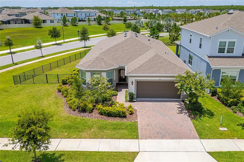 4 bed, 3.0 bath, 2326 sqft, $3,995 — Photo 2
