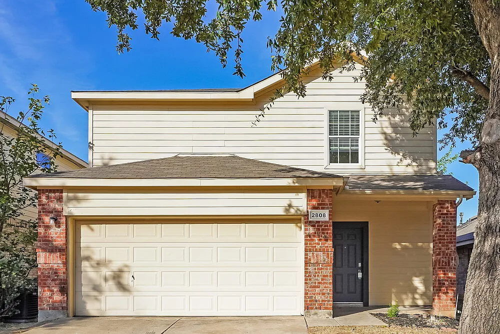 3 bed, 2.5 bath, 1852 sqft, $2,085 — Photo 1