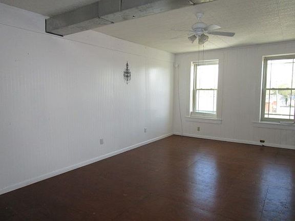 3rd image of 115 W Barnard St