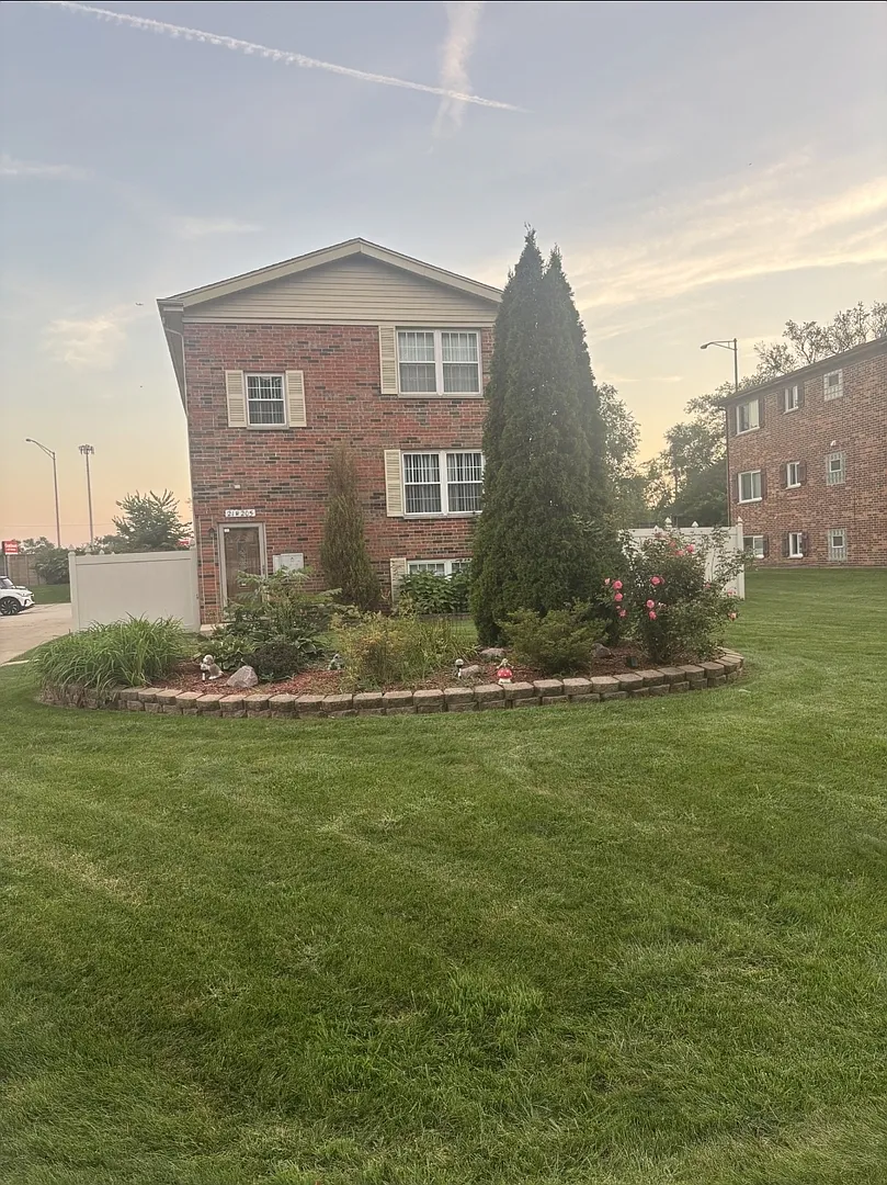2 bed, 1127 sqft, $2,100 — Photo 1