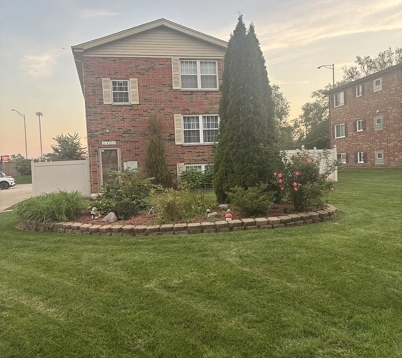 21W205 Tee Ln #A