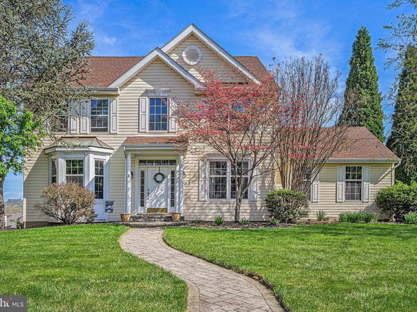 547 Red Coat Ln, Phoenixville, PA 19460