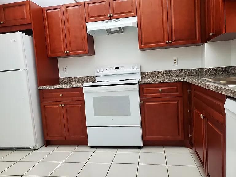 Sherwood Square Apartments — Photo 30