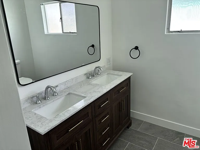 366 E Hillsdale St — Photo 7