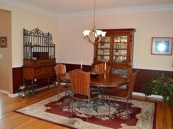 2nd image of 6 Peachtree Ln