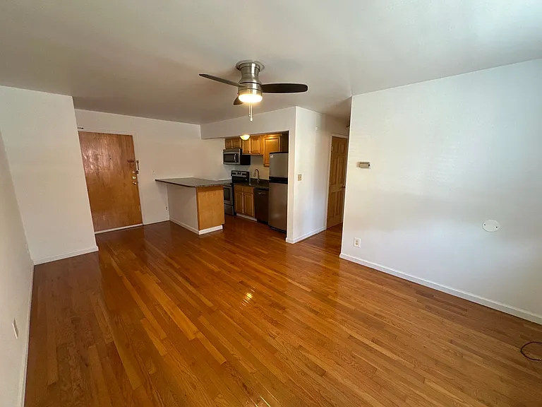 W 3rd Ave 85 NPR — Photo 15