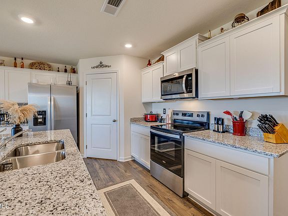 5th image of 169 Crawford Cir