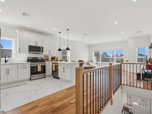 3rd image of 31 Patterson St