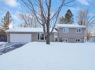 10362 Huntington Dr, Eden Prairie, MN 55347