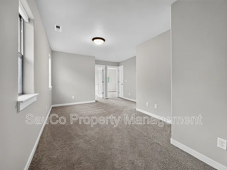 822 SE Bacarra St — Photo 13