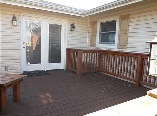 2nd image of 1104 Larrel Ln