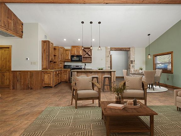 4th image of 340 Rio Oak
