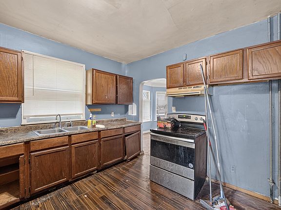 2nd image of 2317 W 4th Street
