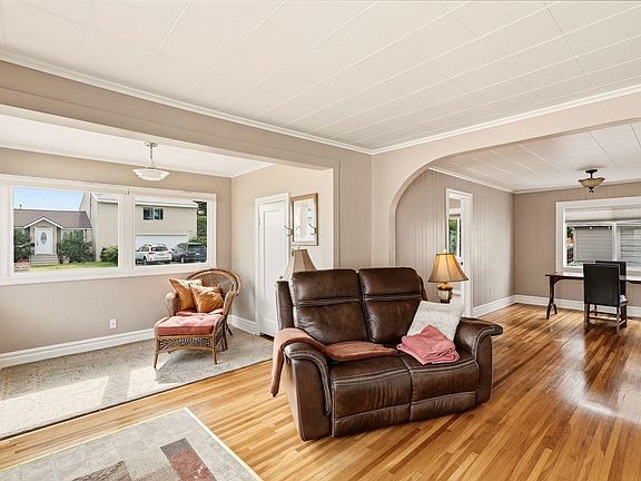 4th image of 2028 E Mission Ave