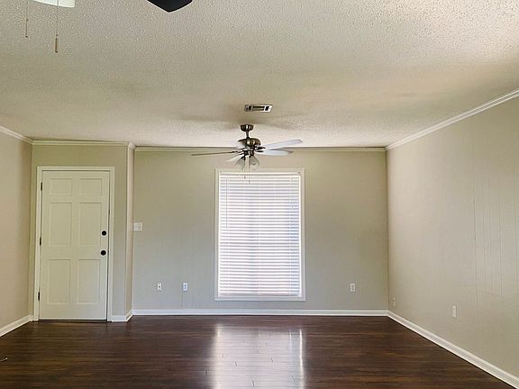 4th image of 226 Driftwood St