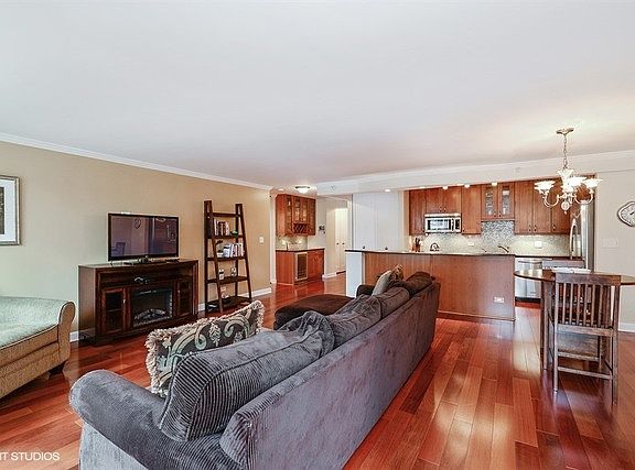 5th image of 440 N Wabash Ave APT 907