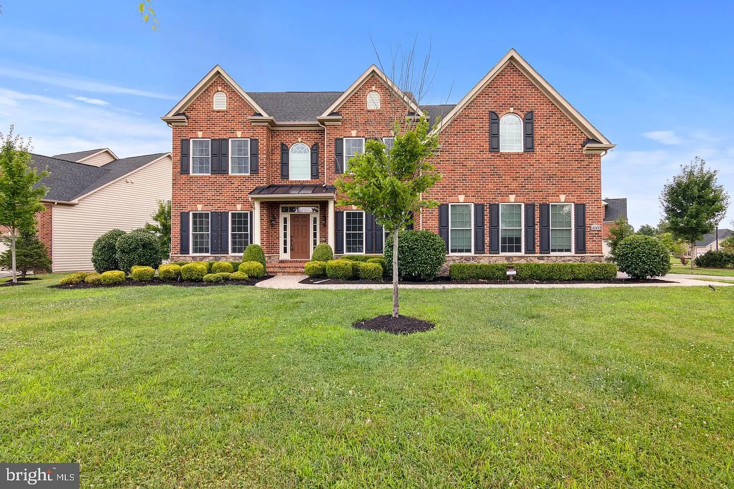 5 bed, 5.0 bath, 6830 sqft, $5,800 — Photo 1