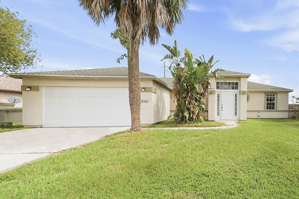 3 bed, 2.0 bath, 1358 sqft, $2,465 — Photo 1
