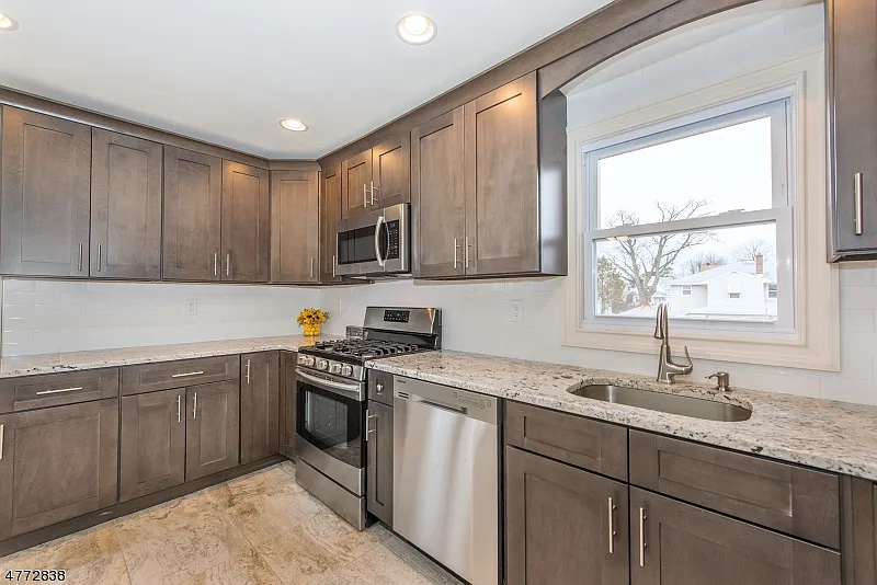 3 bed, 1.5 bath, $3,150 — Photo 2