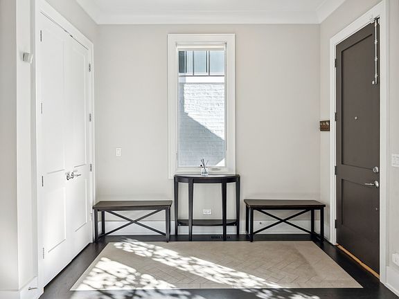 3rd image of 4034 N Maplewood Ave