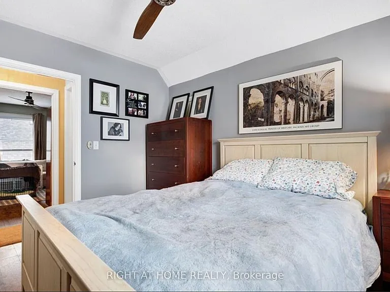 529 Simcoe St — Photo 18