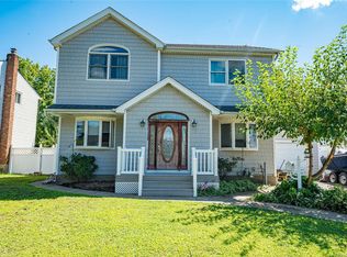 17 Totten St, Bethpage, NY 11714