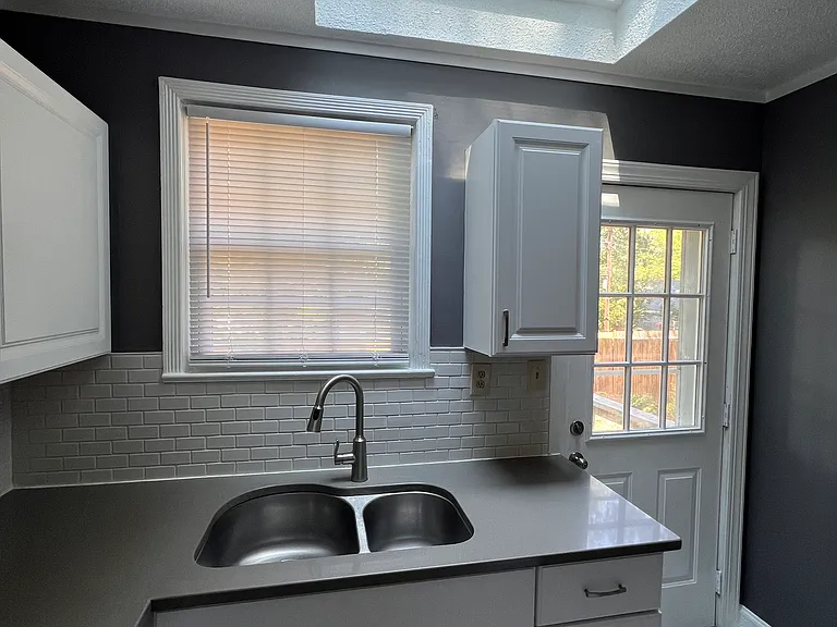 1312 Barrow Ct — Photo 8