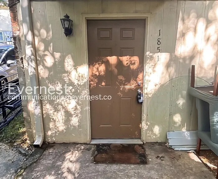 1851 Dana Ln — Photo 2