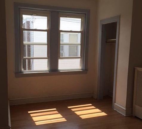5th image of 4732 Vista St