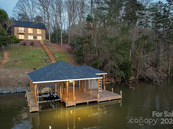 154 Sugar Loaf Dr, Troy, NC 27371