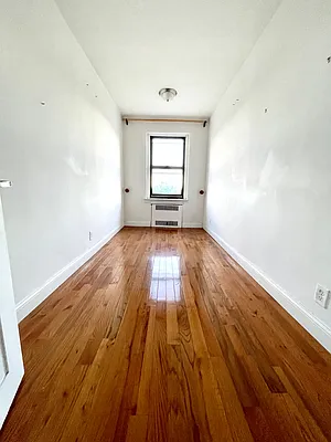 Rented by Safdie Realty Group | media 23