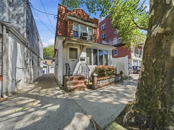 66-71 70th Street, Middle Village, NY 11379