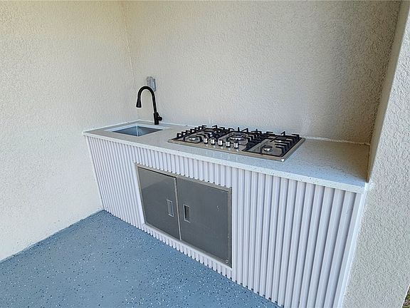 3rd image of 1214 Hibiscus Ave